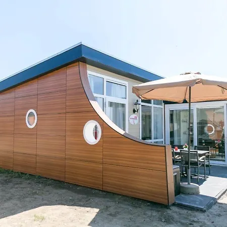 Holiday home Modern With Conservatory 700 M From The *